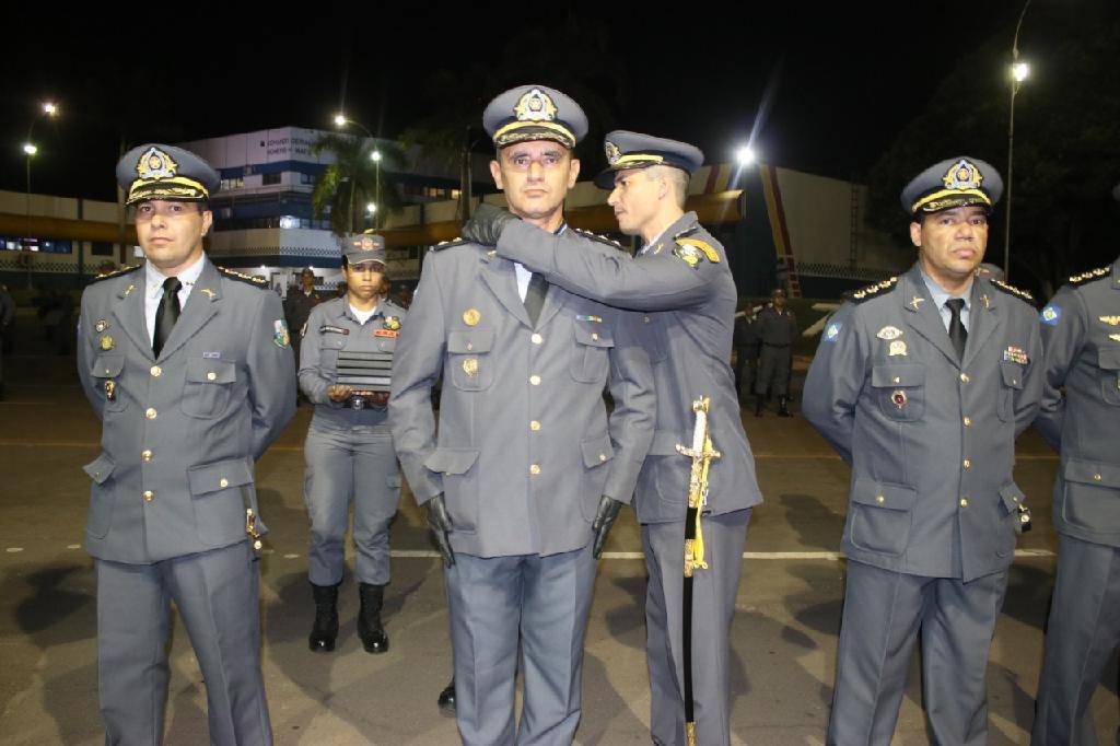 Troca de Espadas entre coronéis reúne sete ex-comandantes em solenidade da PM