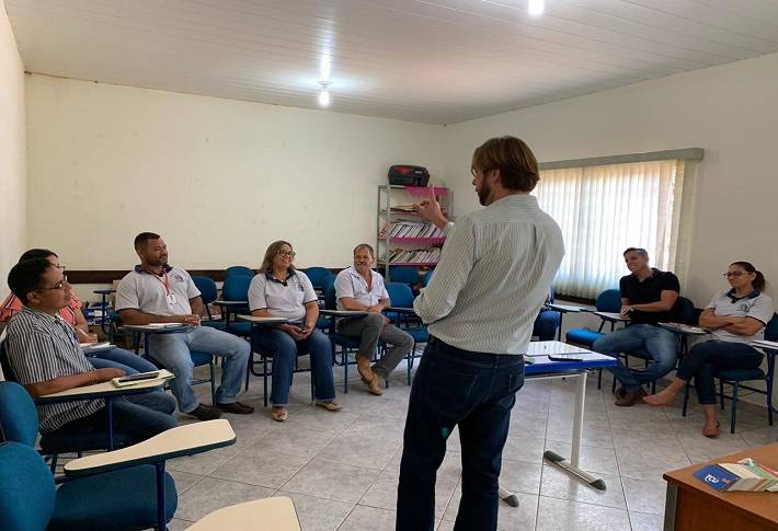 Prefeitura e Sebrae capacitam técnicos para aquisição de produtos da agricultura familiar como merenda escolar