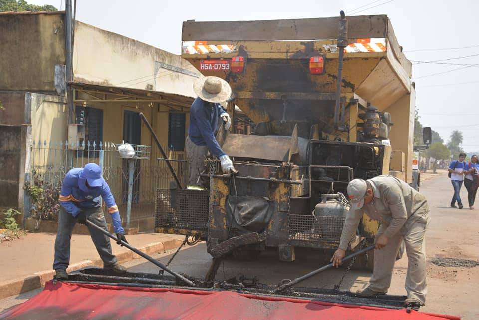 Prefeitura inicia serviços de restauração e aplicação da lama asfáltica em ruas da cidade