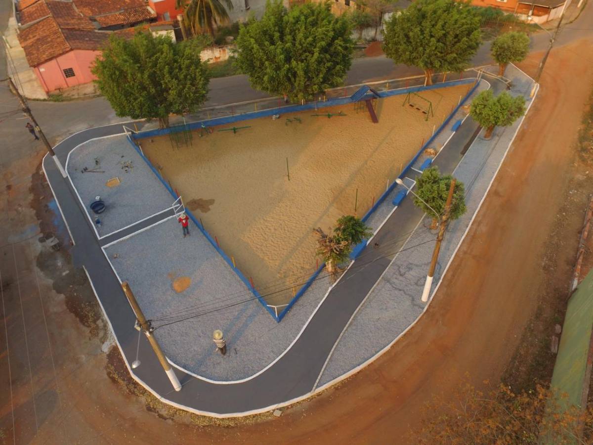 Faissal entrega praça revitalizada que servirá de espaço educativo em Leverger