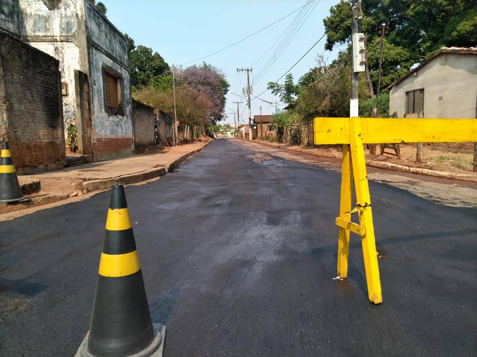 Prefeitura da continuidade com os serviços de aplicação de lama asfáltica em vias de maior fluxo da cidade