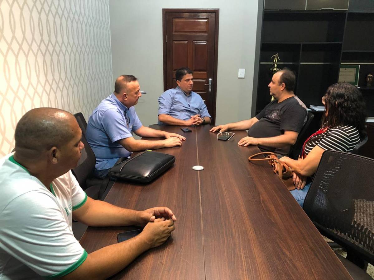 SANTO ANTÔNIO: Prefeito define com Assessor Pedagógico do estado e diretora de escola estadual período de transição do transporte escolar