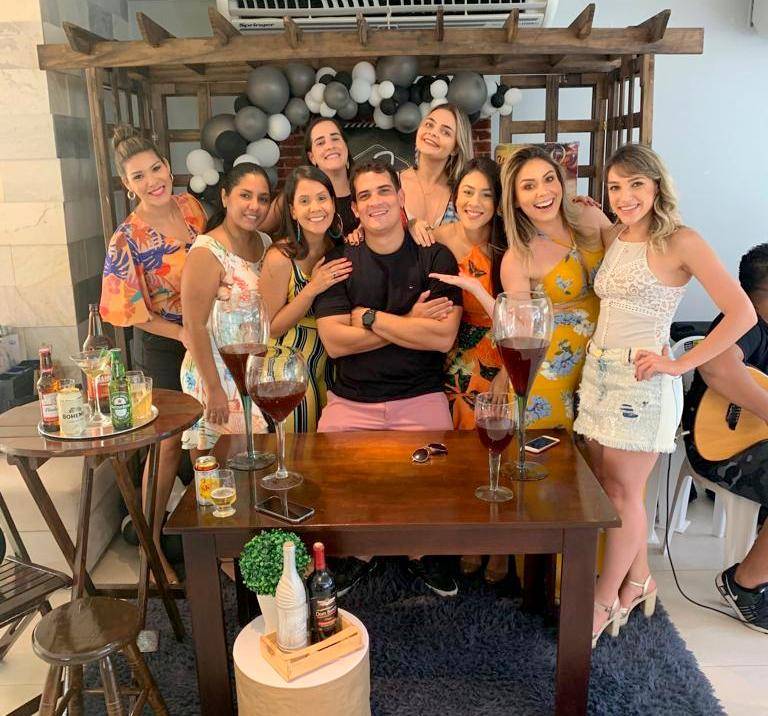 Festa de aniversário de Manoel Campos reúne gente bonita da sociedade Cuiabana