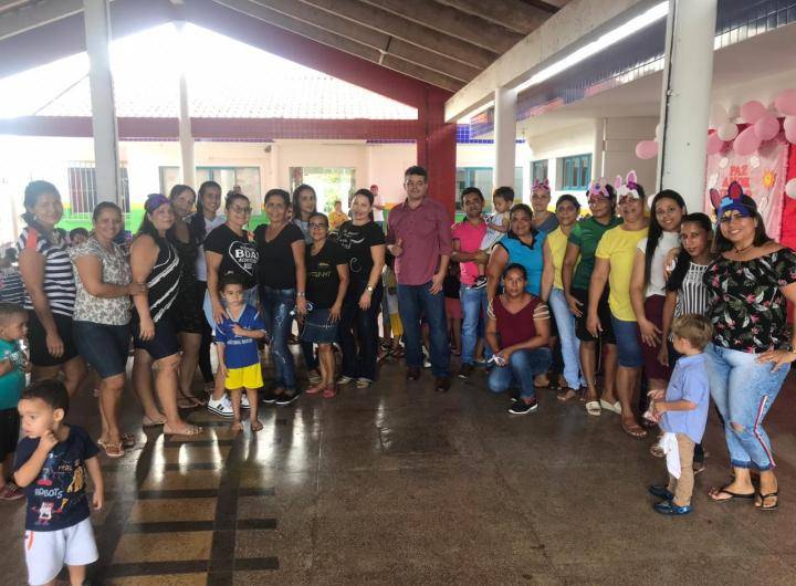 Prefeito concede reajuste salarial de 10,89% a todos profissionais da educação