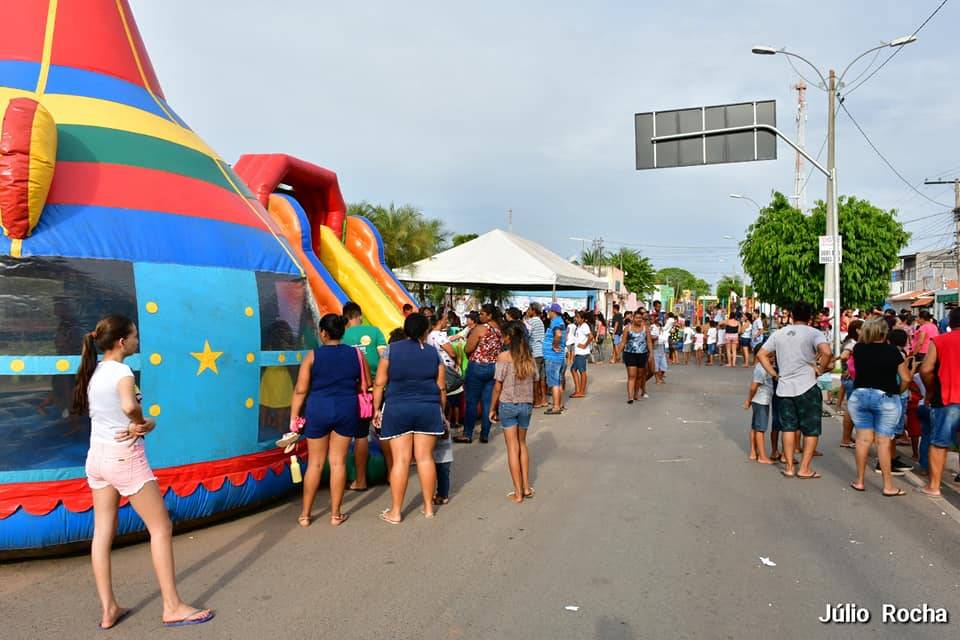 Festa em comemoração ao Dia da Criança reúne centenas de moradores da cidade  