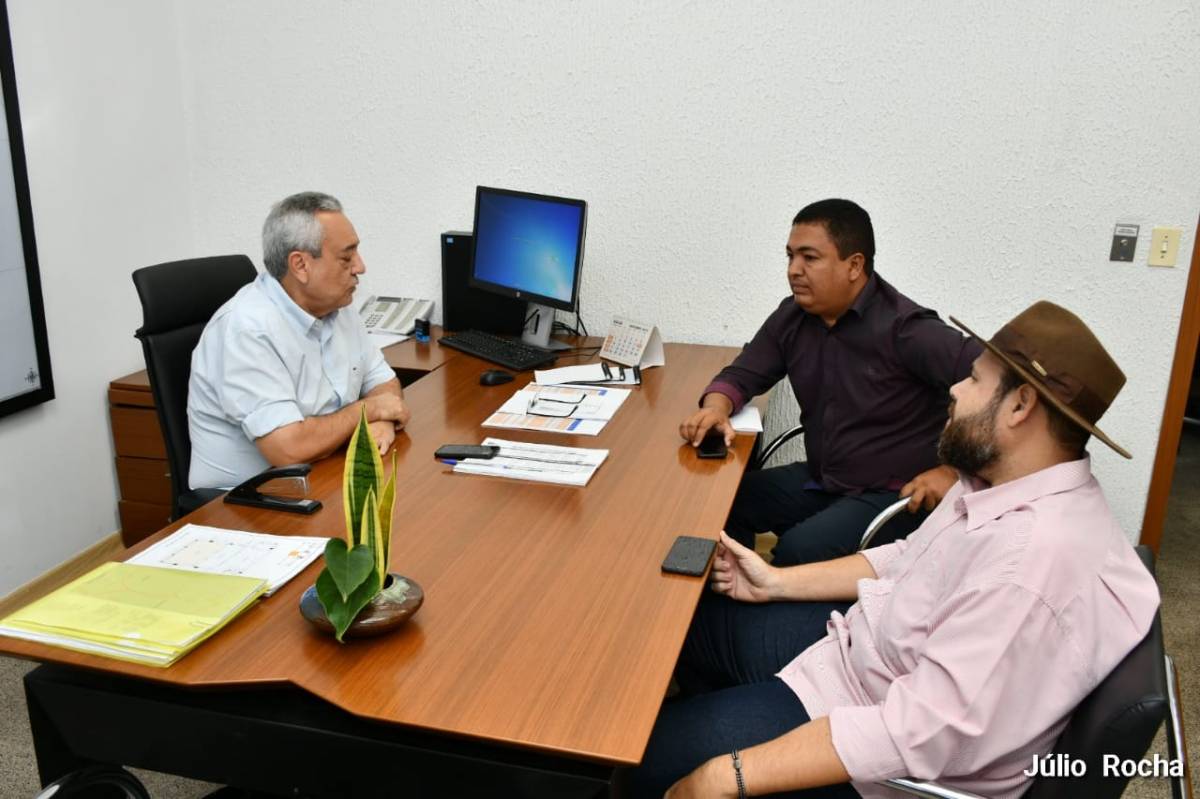 Presidente e vice da Câmara Municipal buscam na SINFRA melhorias para os moradores da região de Mimoso