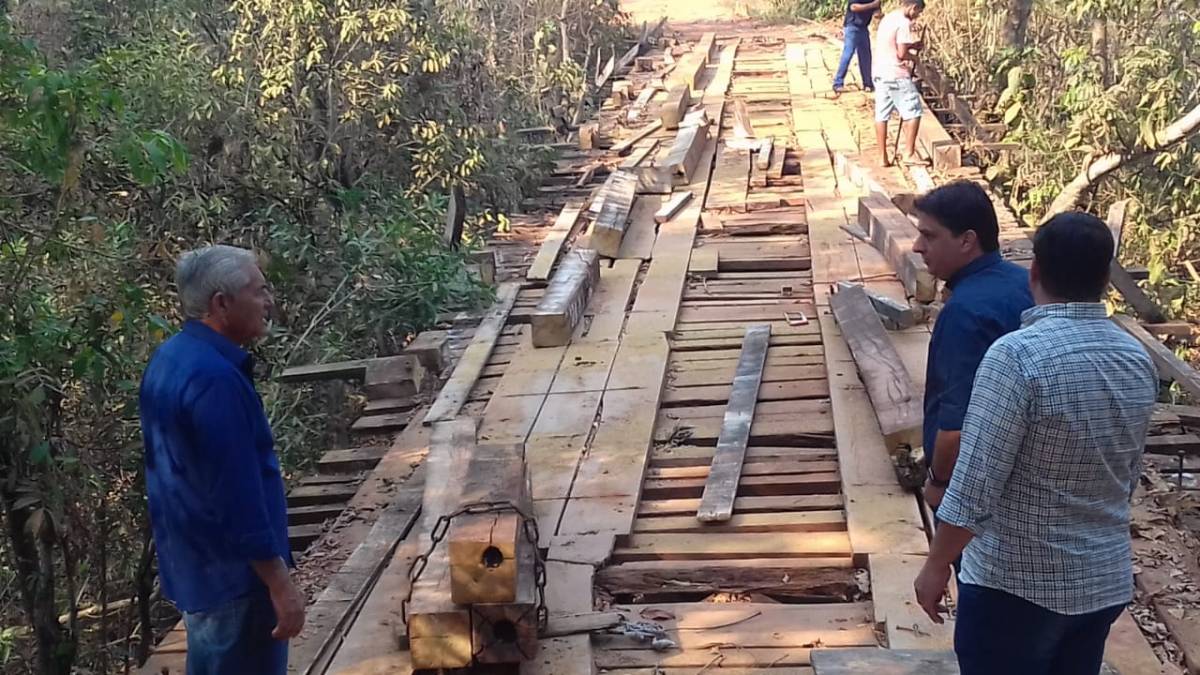 Prefeito determina reconstrução de ponte em comunidade ribeirinha de Leverger 