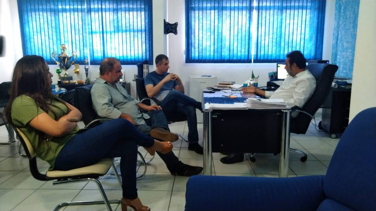 Prefeito recebe em seu gabinete, visita do deputado Faissal Calil 