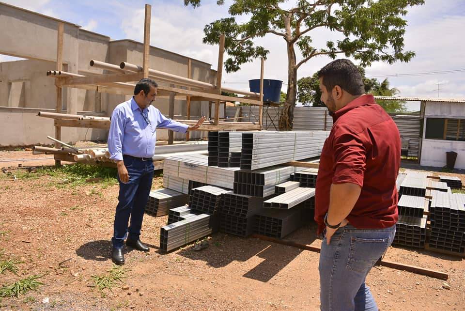 VISITA TÉCNICA: Prefeito vistoria andamentos das obras em creche municipal