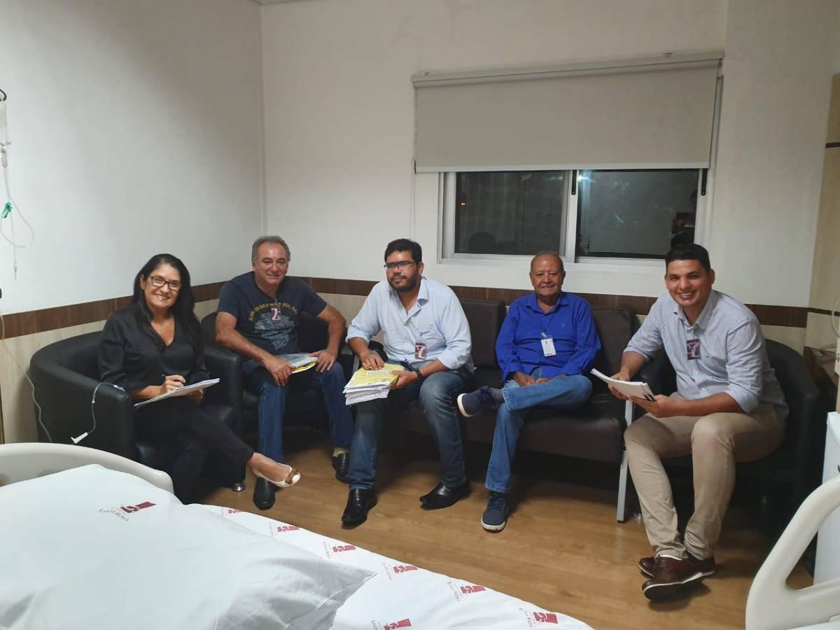 Prefeita Thelma é liberada por médicos e reúne com secretários municipais