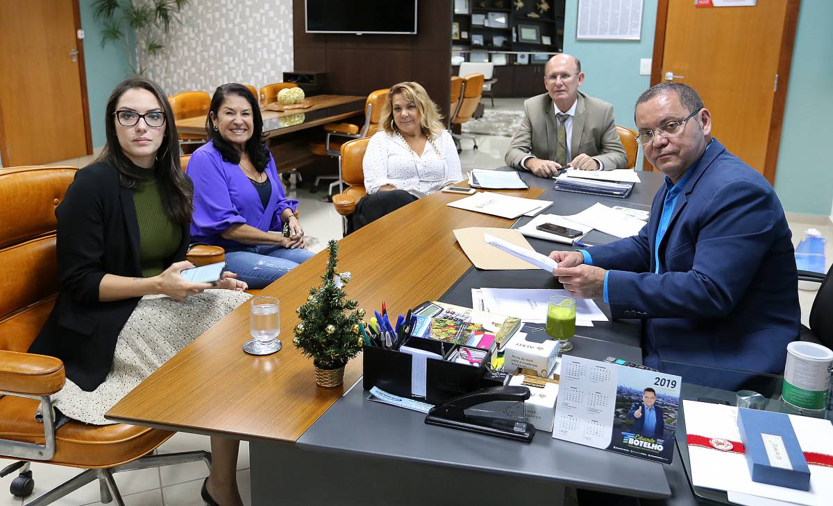 Prefeita de Chapada dos Guimarães recorre à AL e pede investimentos