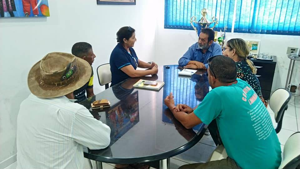 Prefeito recebe representantes do bairro Jardim Primavera para ouvir solicitações dos moradores