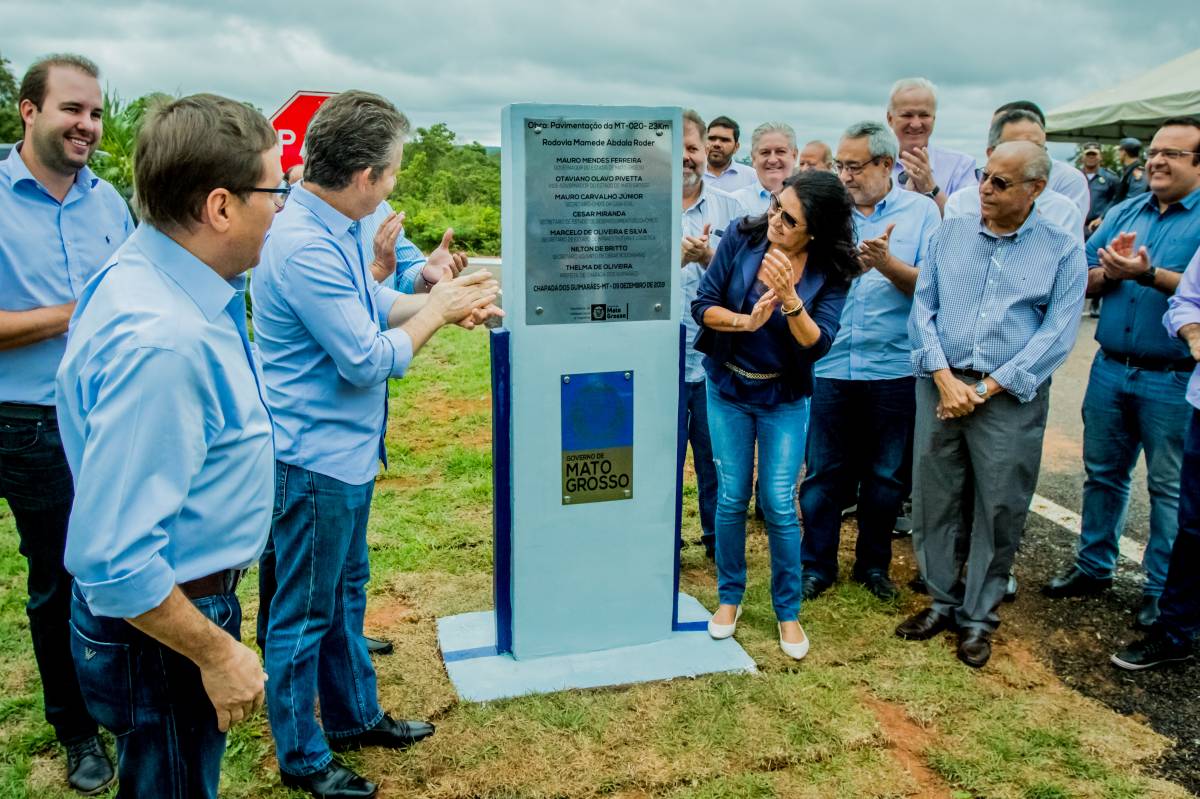 Governador e prefeita Thelma entregam 23 km da MT-020 na região de Água Fria com acesso a Manso