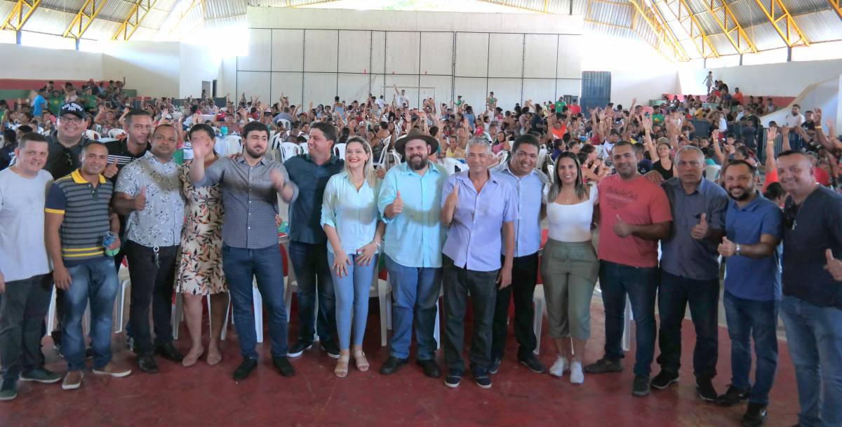 Evento de Natal organizado pela Secretaria de Promoção Social reúne centenas de famílias em Leverger 