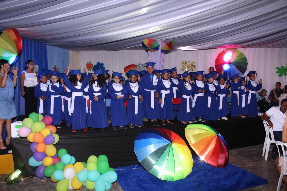 Secretaria de Educação realiza formatura de alunos da Pré-escola 