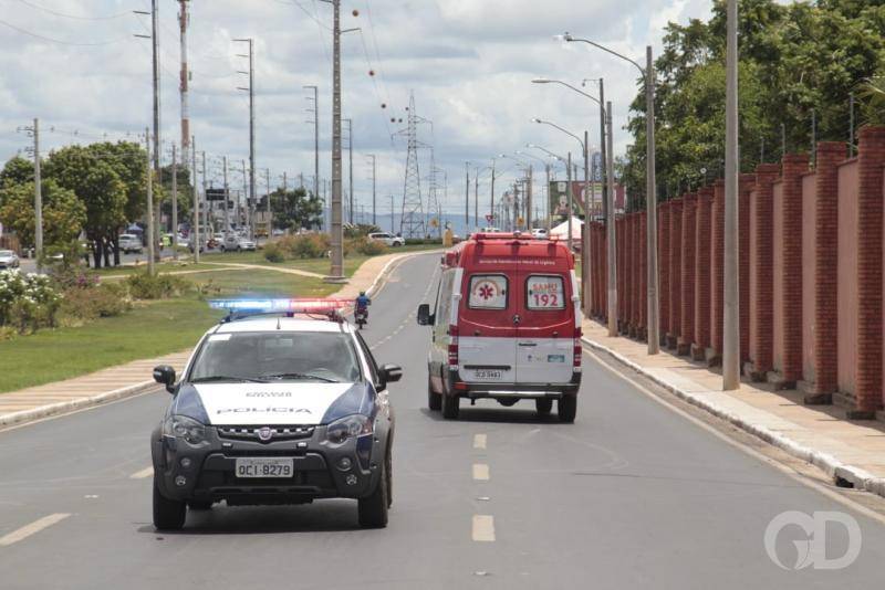 Mãe e filhos voltavam da igreja e desceram em ponto de ônibus improvisado; falta sinalização