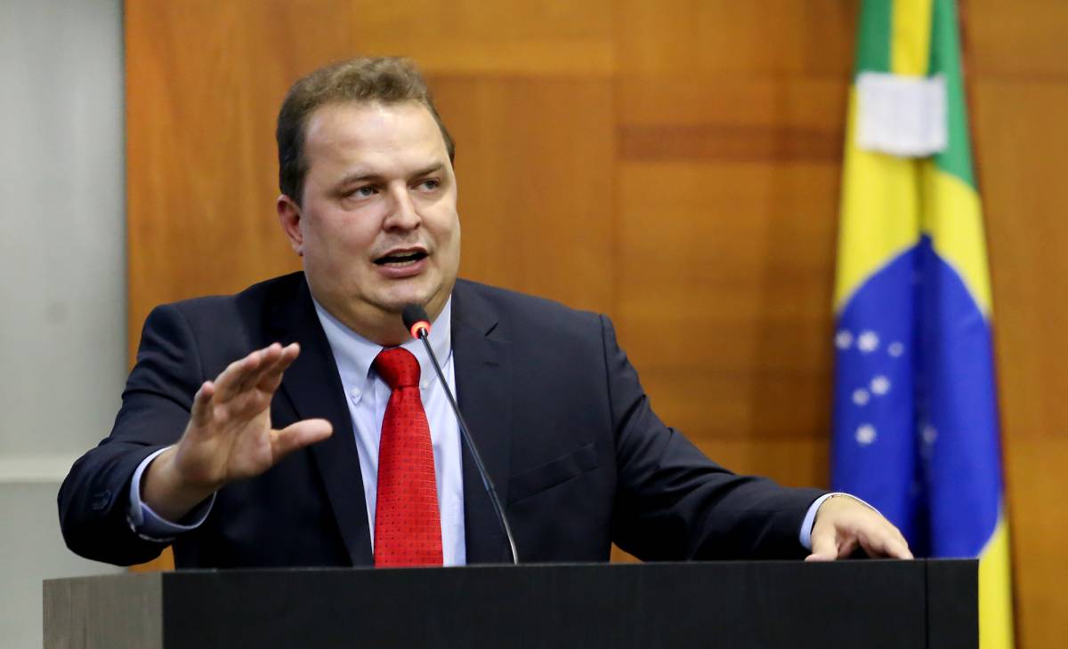 Deputado Max vira protagonista na disputa ao Senado reunindo lideranças do Estado