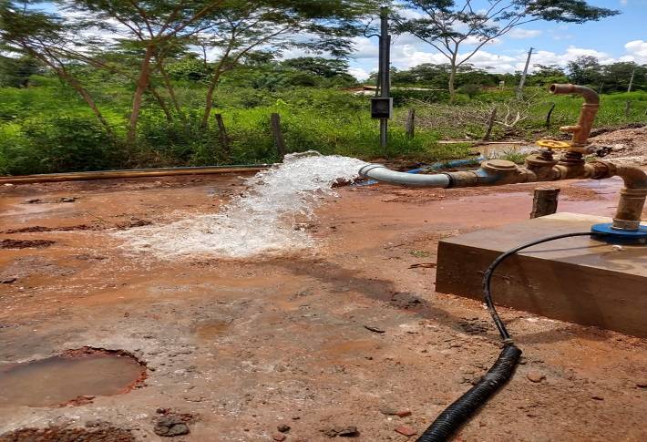 Prefeitura de Livramento intensifica trabalho para interligar novo poço a rede de distribuição