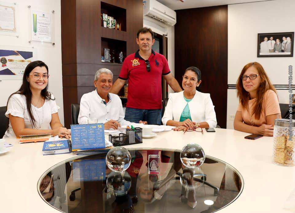 Na AMM, prefeita Thelma busca a conclusão de projetos técnicos que beneficiarão o município