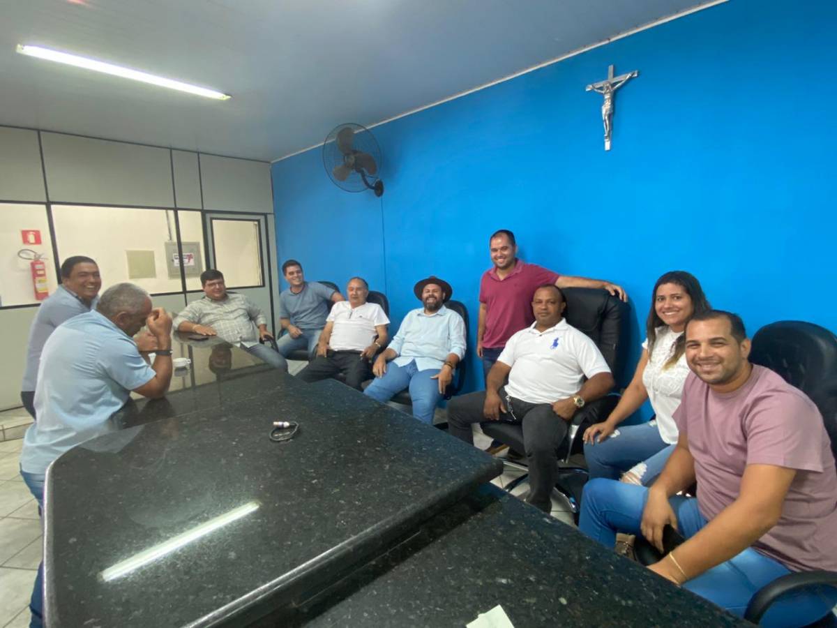 Ex-prefeito retorna ao cenário político e é cortejado por pré-candidatos em Leverger