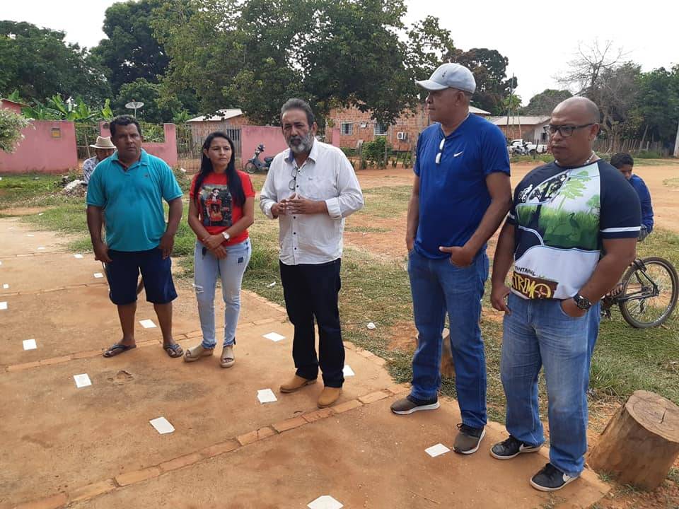 Prefeito Tatá Amaral vistoria obras de pavimentação asfáltica e reúne com moradores do bairro Santa Teresa