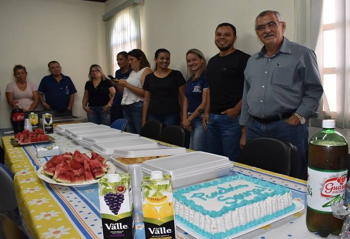 Prefeito Souza é homenageado por servidores