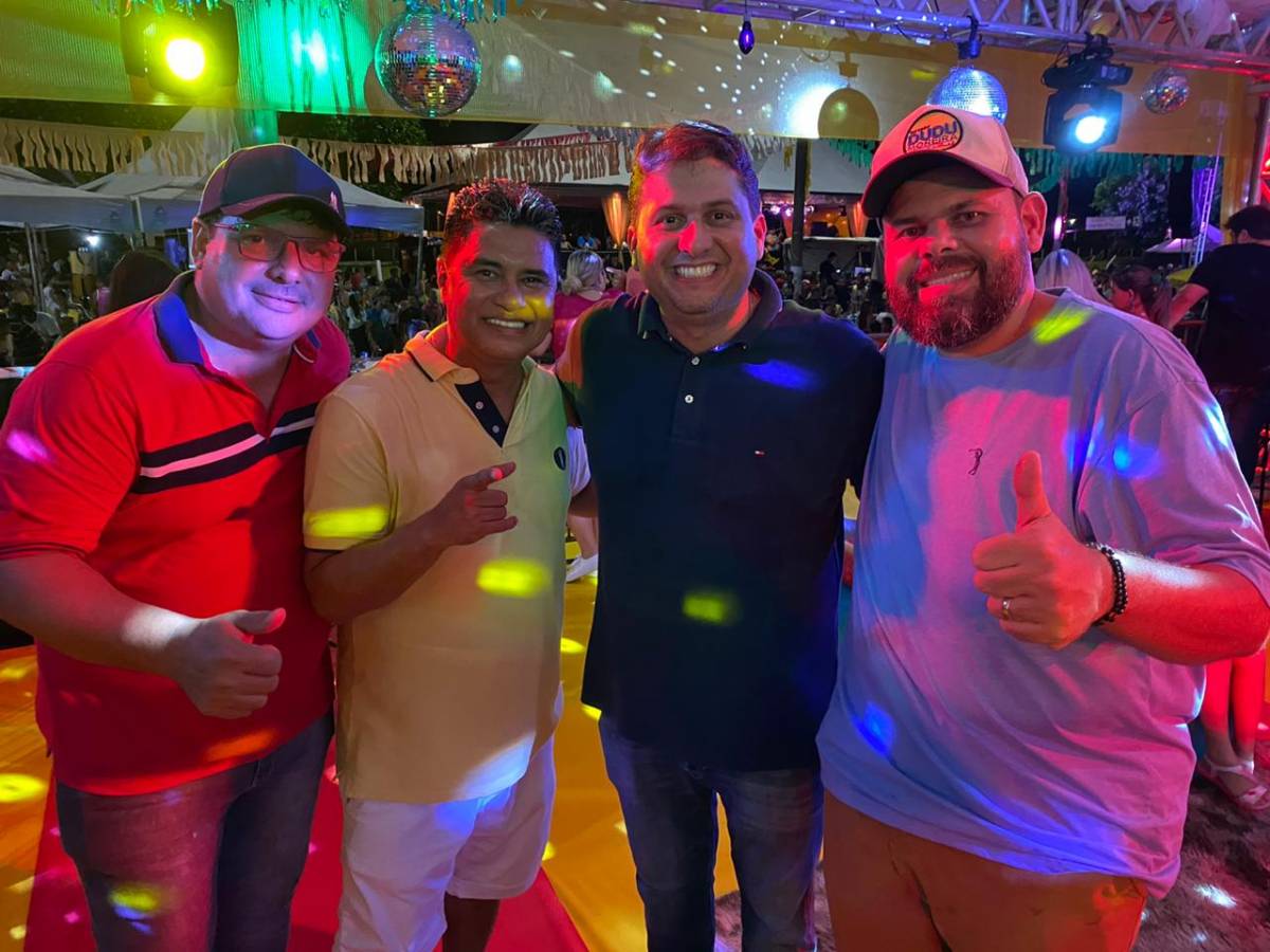 Mesmo com chuva o Carnaval foi de muita festa e diversão em Leverger.