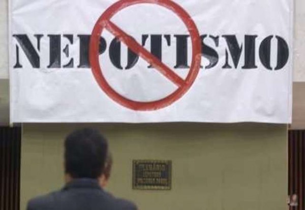 MP pede exoneração de mulher de prefeito por nepotismo