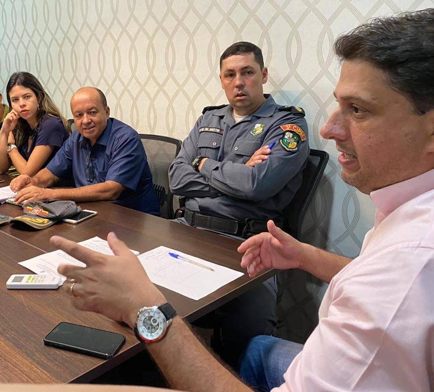 Após negligência de moradores e comerciantes, Valdirzinho aperta o cerco com medidas severas de combate ao coronavírus