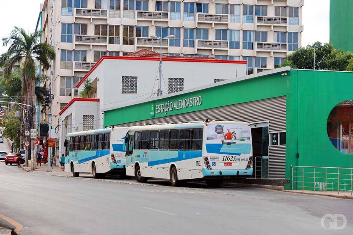 Emanuel acata decisão e libera 120 ônibus para profissionais da Saúde; crachá será exigido