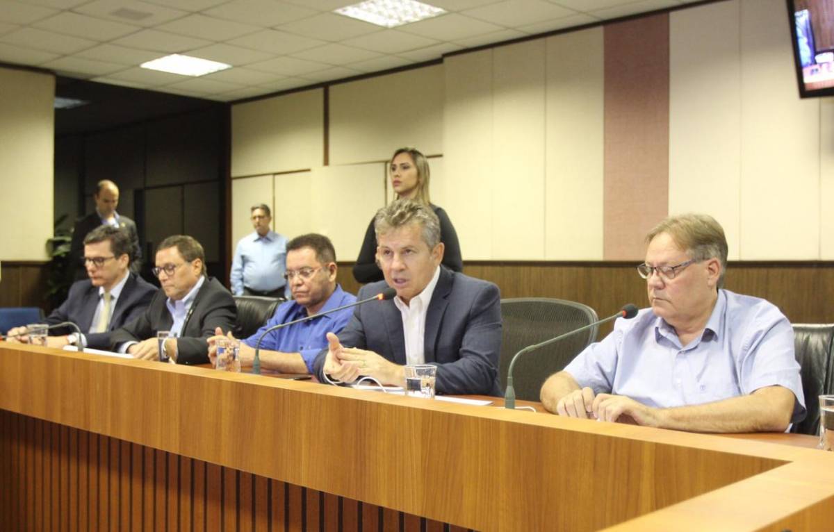 Com seis casos confirmados na Baixada Cuiabana, Mauro convoca Emanuel e Lucimar para reunião