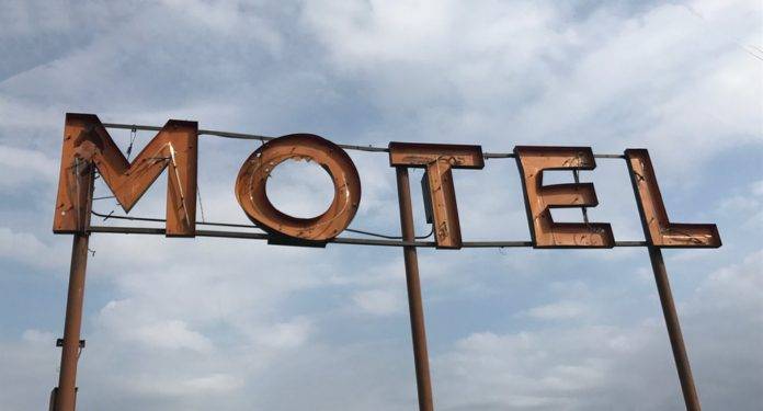 Em Cuiabá; Cliente descobre câmera em motel com vídeos de diversos casais