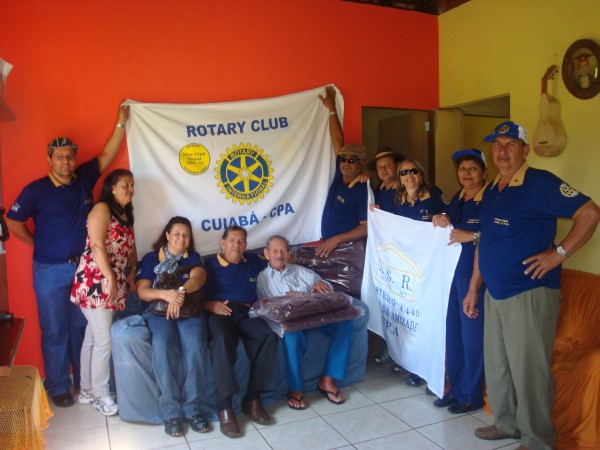 Rotarianos homenageiam 
