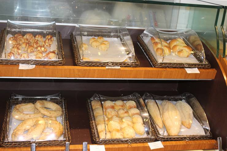 Novo decreto do governo de MT limita clientes em comércios e proíbe pegar pães em autosserviço