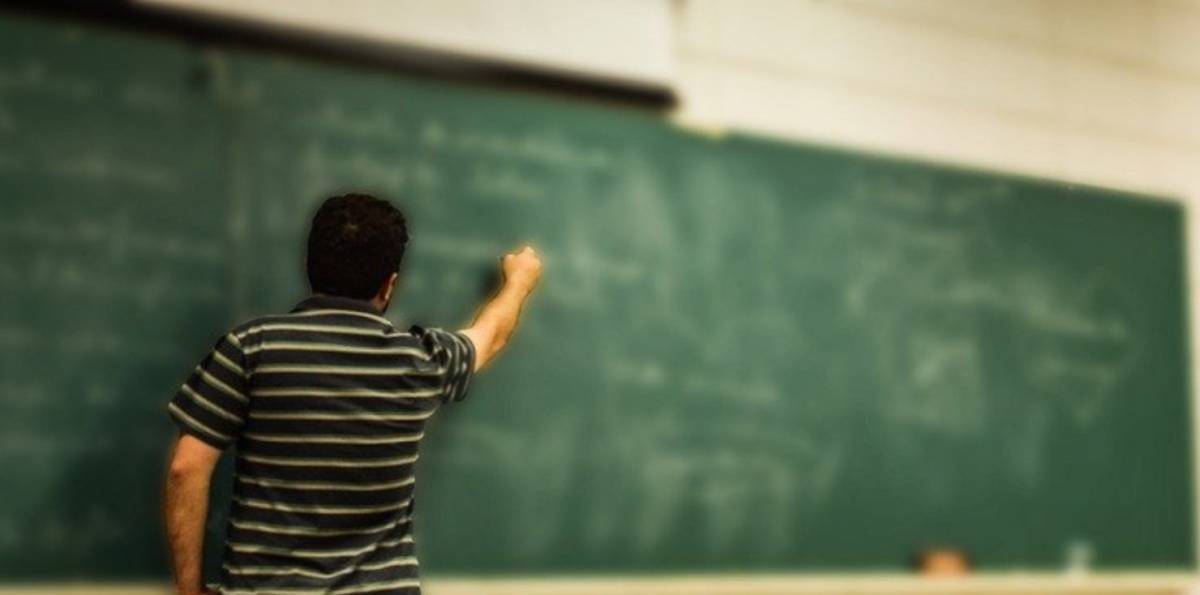 Prefeituras devem manter professores temporários ativos e remunerados, orienta TCE