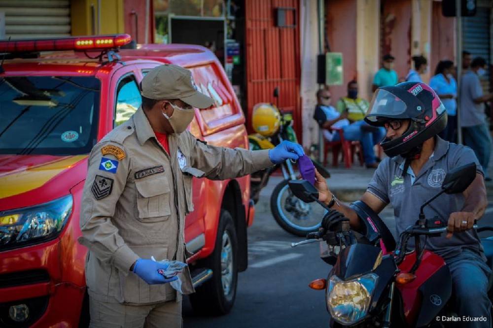 Uso obrigatório de máscara vale a partir desta 2ª para moradores; governo fará campanha e prevê multa