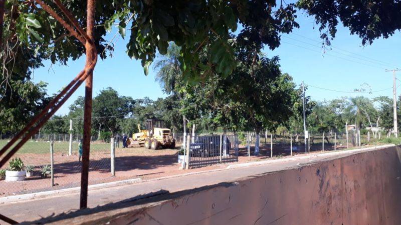 Máquina da Prefeitura é usada para serviço em chácara de filha de suplente de vereadora, diz denúncia