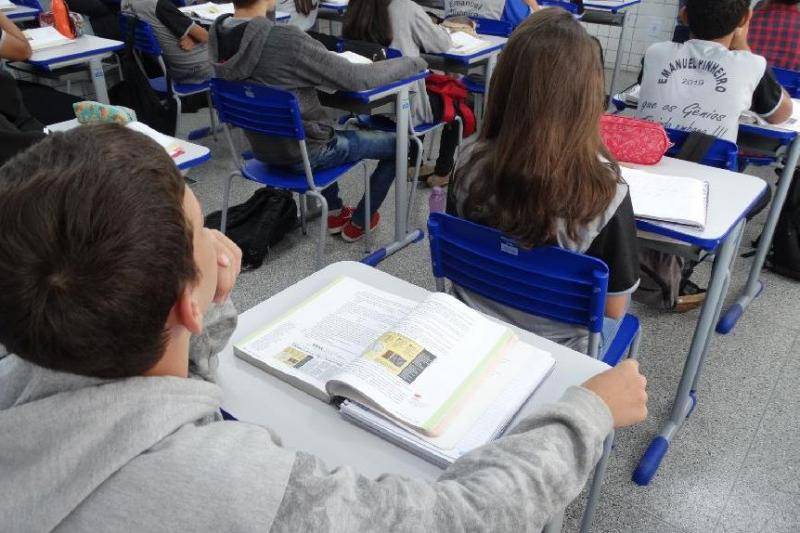 Decreto do governo permite volta às aulas a partir de 4 de maio em MT