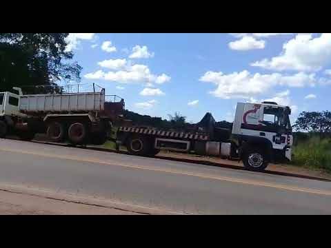 Vídeos Mostram Guincho Da PRF Apreendendo Caminhão De Lixo Irregular Da Prefeitura De São Pedro Da Cipa
