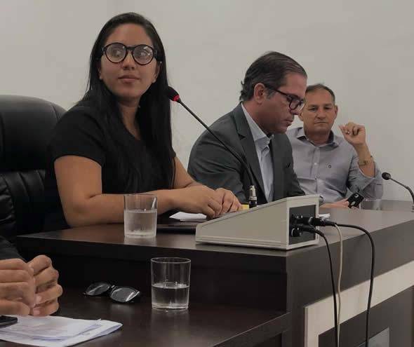 Câmara fecha prédio após vereadora reunir com deputado com Covid-19