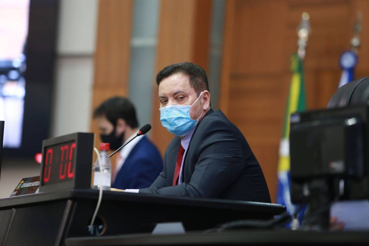 Botelho chama atenção de deputados sobre tumulto no Plenário e confirma 11 casos de Covid-19