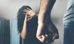 Homem bêbado bate e ameaça duas mulheres em bairro da cidade
