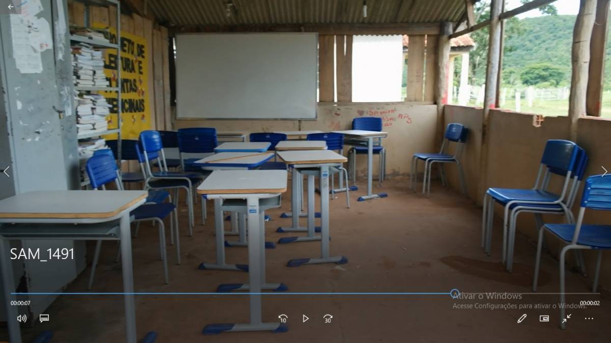 Obras lançadas há oito meses pela prefeitura ainda se arrastam e alunos podem continuar estudando em baia de cavalos no retorno das aulas