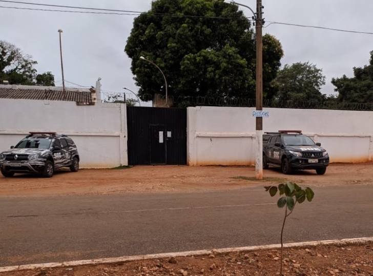 Sesp desativa cadeia e detentos são transferidos para Cuiabá, VG e Cáceres