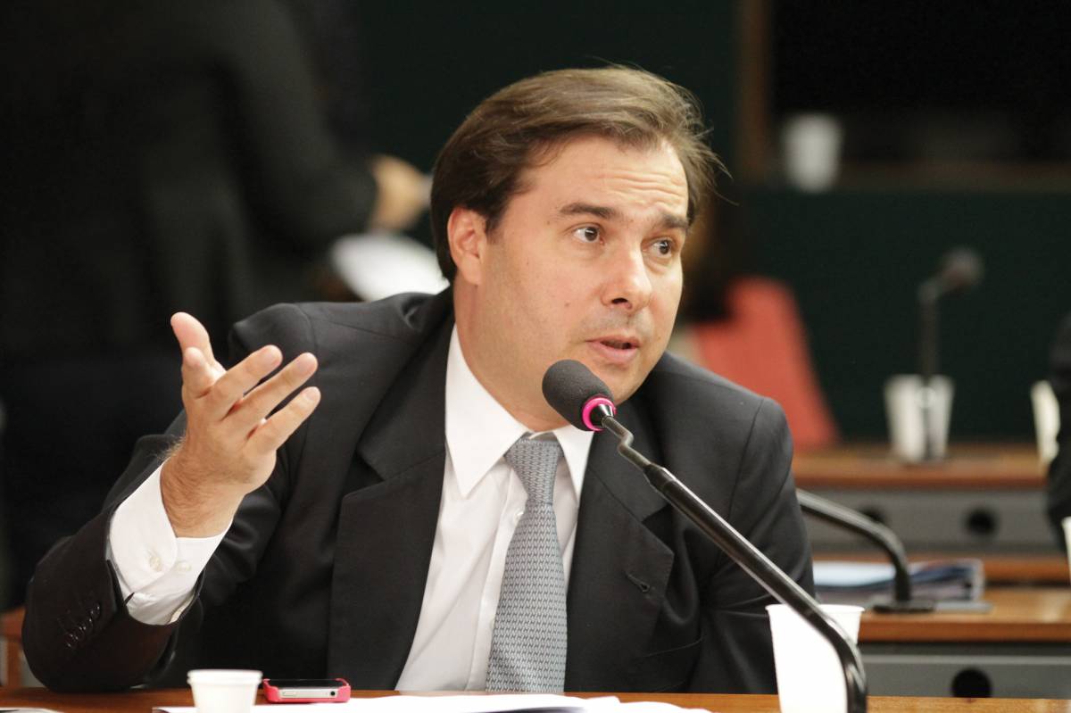 Maia critica prefeitos que pedem eleições em outubro e defende adiamento