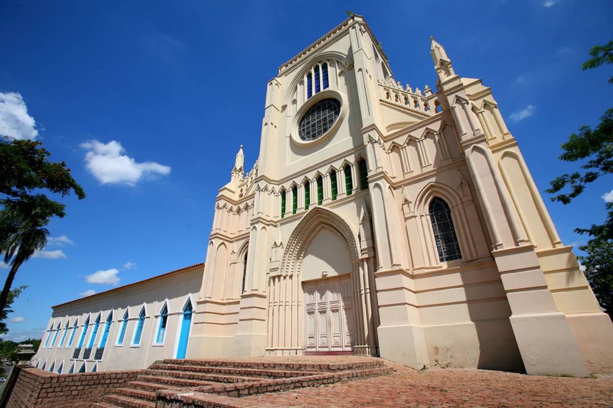 Sete freis, ministros e padre estão com Covid-19 e missas são suspensas