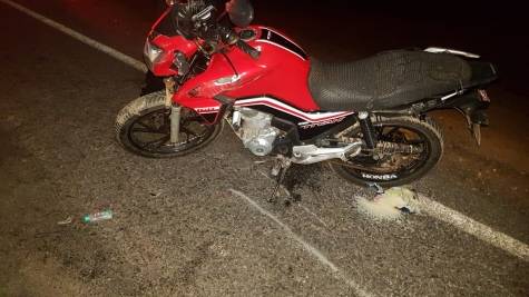 Homem morre após ser atropelado por motocicleta; esposa grávida fica ferida