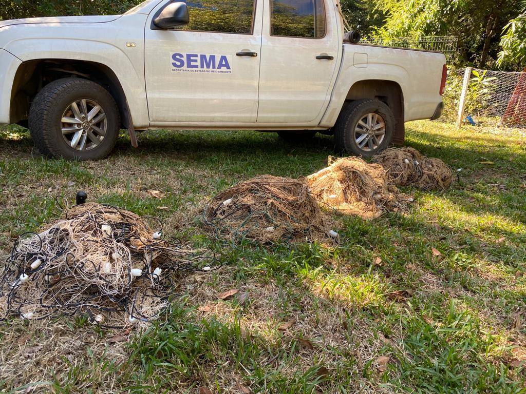 Sema realiza operação na Baía de Chacororé e apreende quatro redes