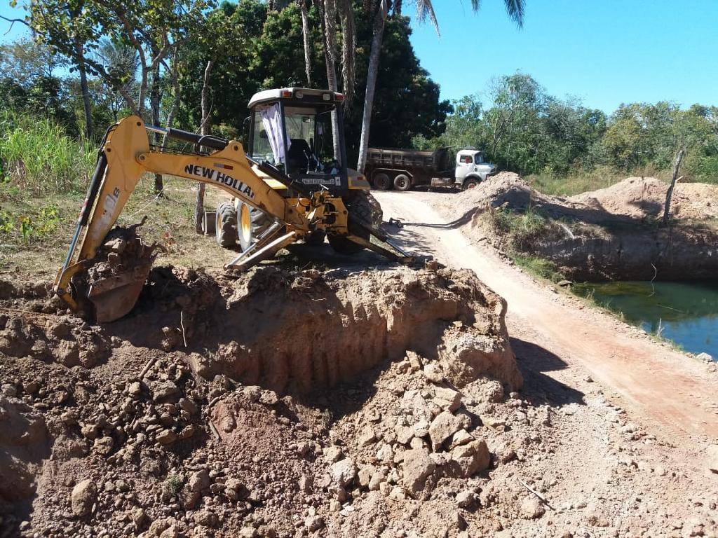 PM flagra extração ilegal de recursos minerais na zona rural do município; maquinário apreendido