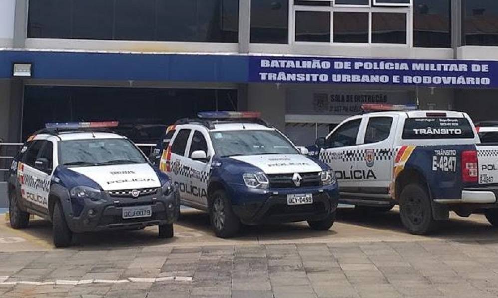Mensagem que circula no WhatsApp sobre multa de R$ 128 para quem não usar máscara em carro é fake, diz PM